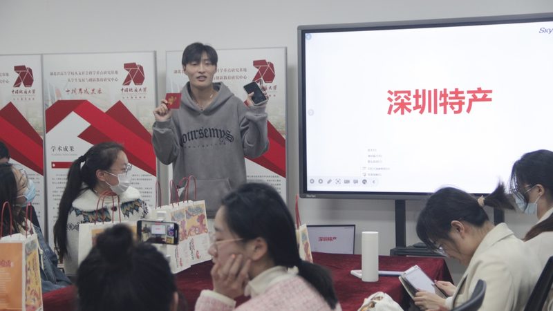 自考行政管理本科：薪资待遇背后的职业发展考量
